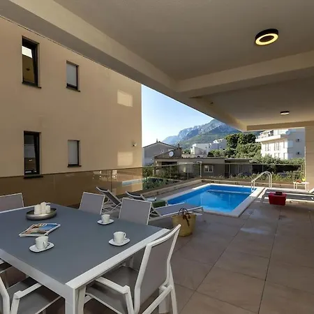 Delux With Private Pool - Makarska Exklusiv Apartment *