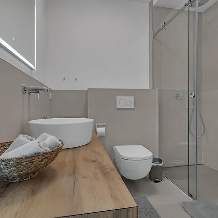 Delux With Private Pool - Makarska Exklusiv Apartment