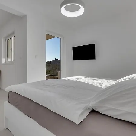 Delux With Private Pool - Makarska Exklusiv Apartment *