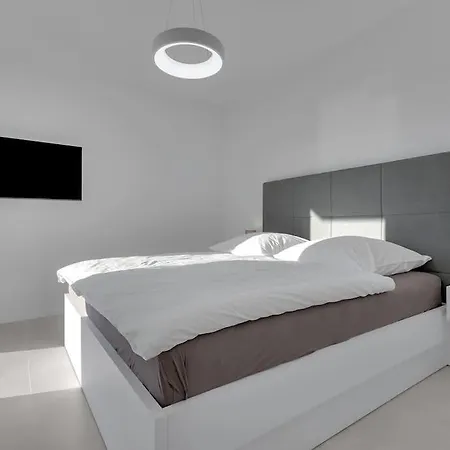 Delux With Private Pool - Makarska Exklusiv Apartment *